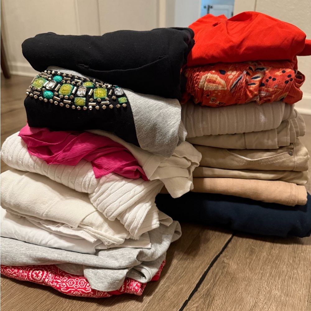 Women’s Large-XL Clothing Bundle - 17 pieces